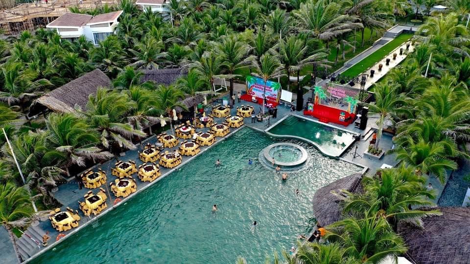 Площадка у бассейна