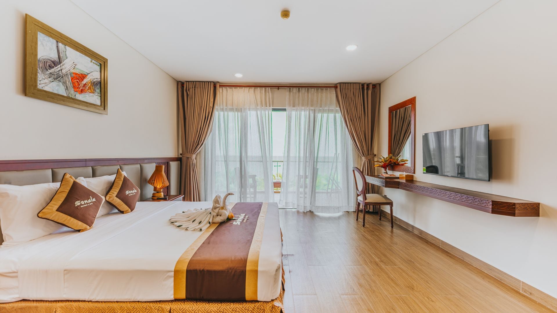 03 Deluxe Lotus View