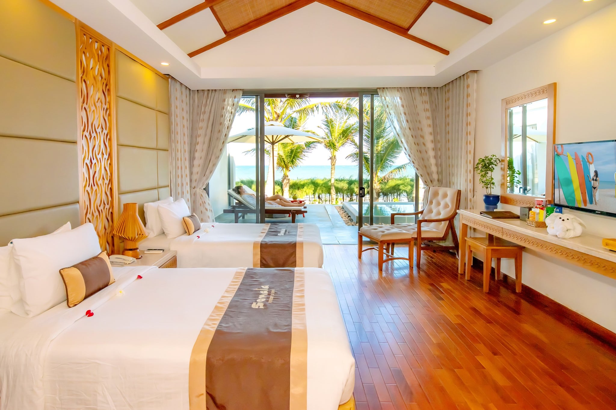 4-Bedroom Beach Front Bungalow - bedroom image 4