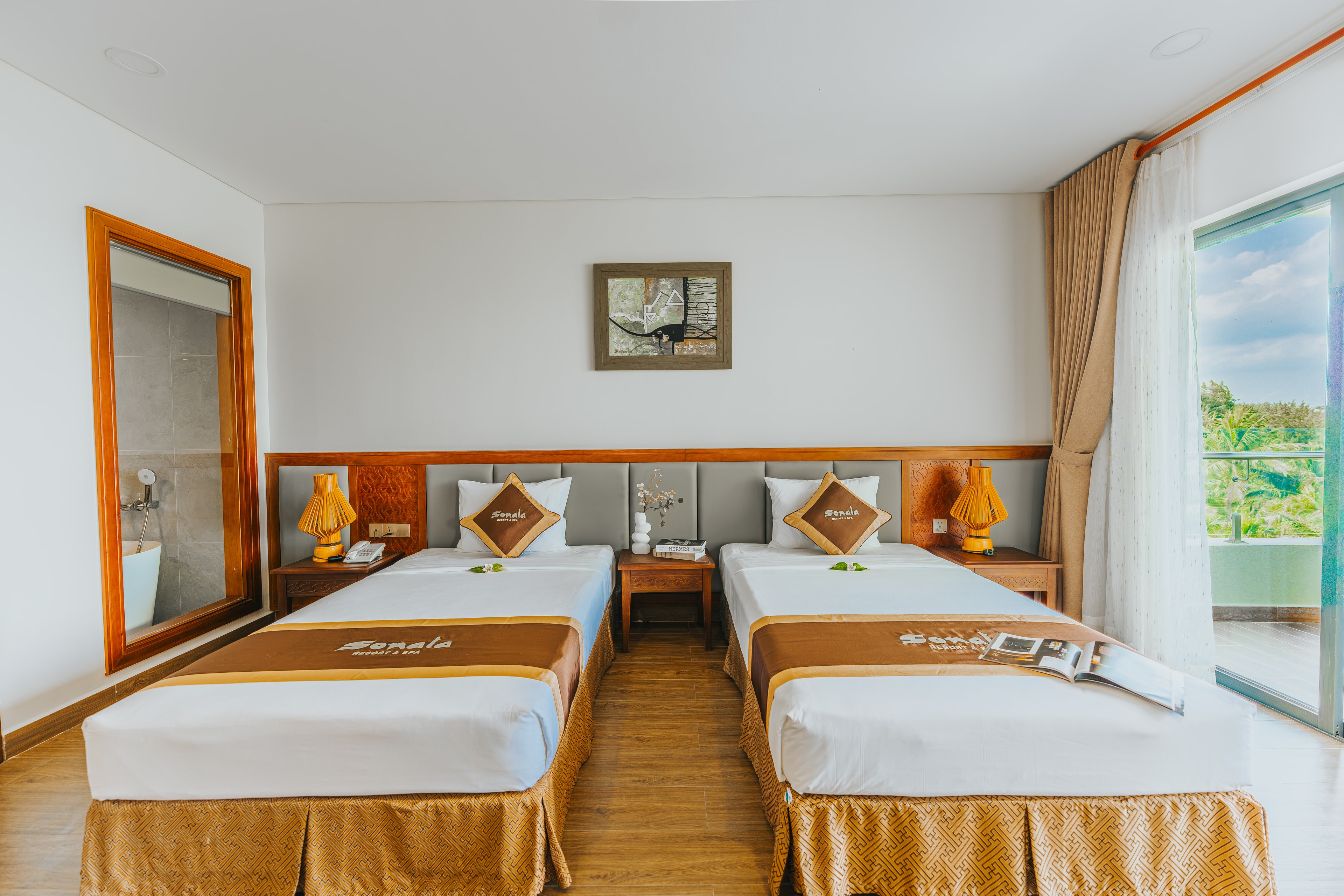 Grand Deluxe - Featured View