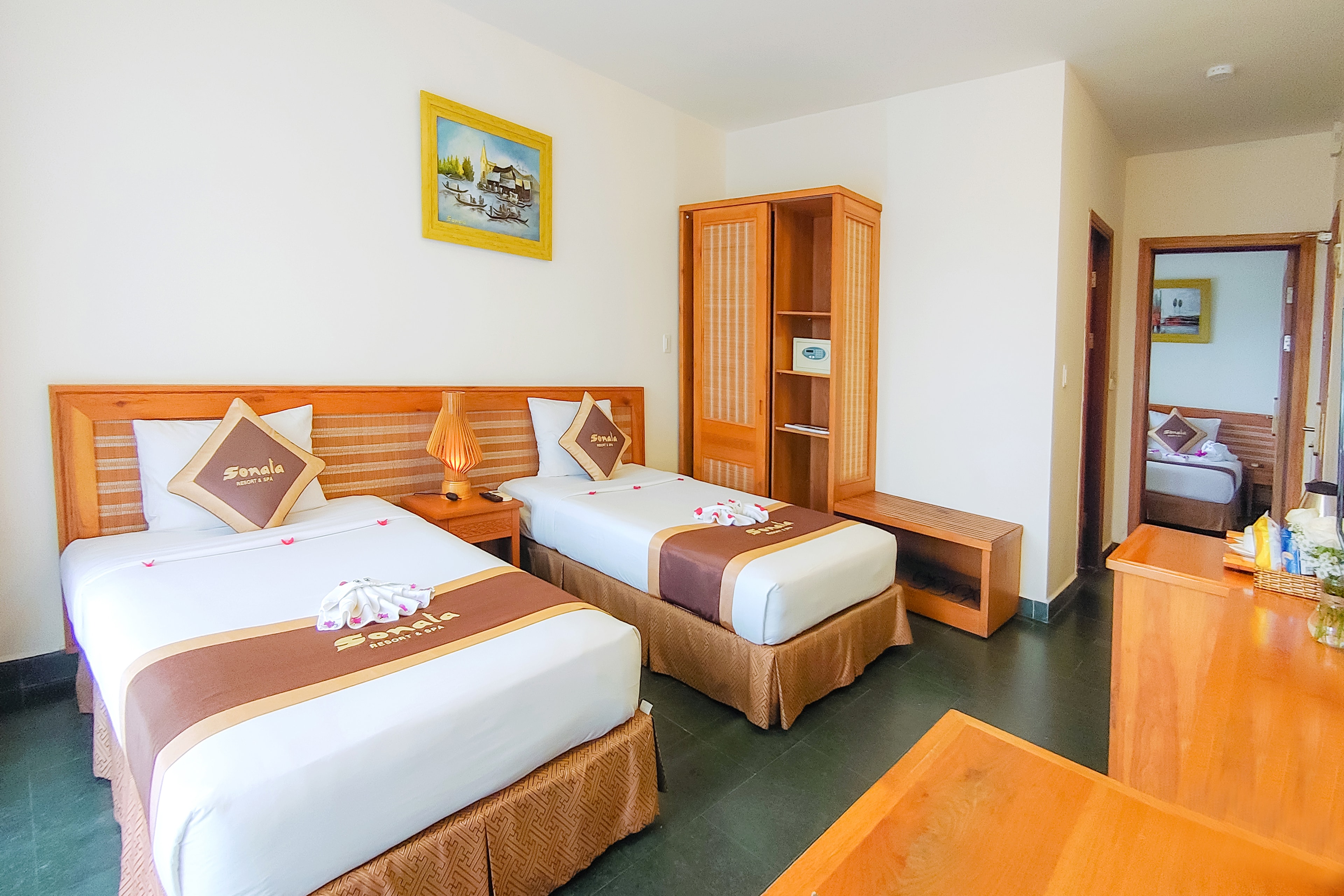 Family Garden View - Featured View