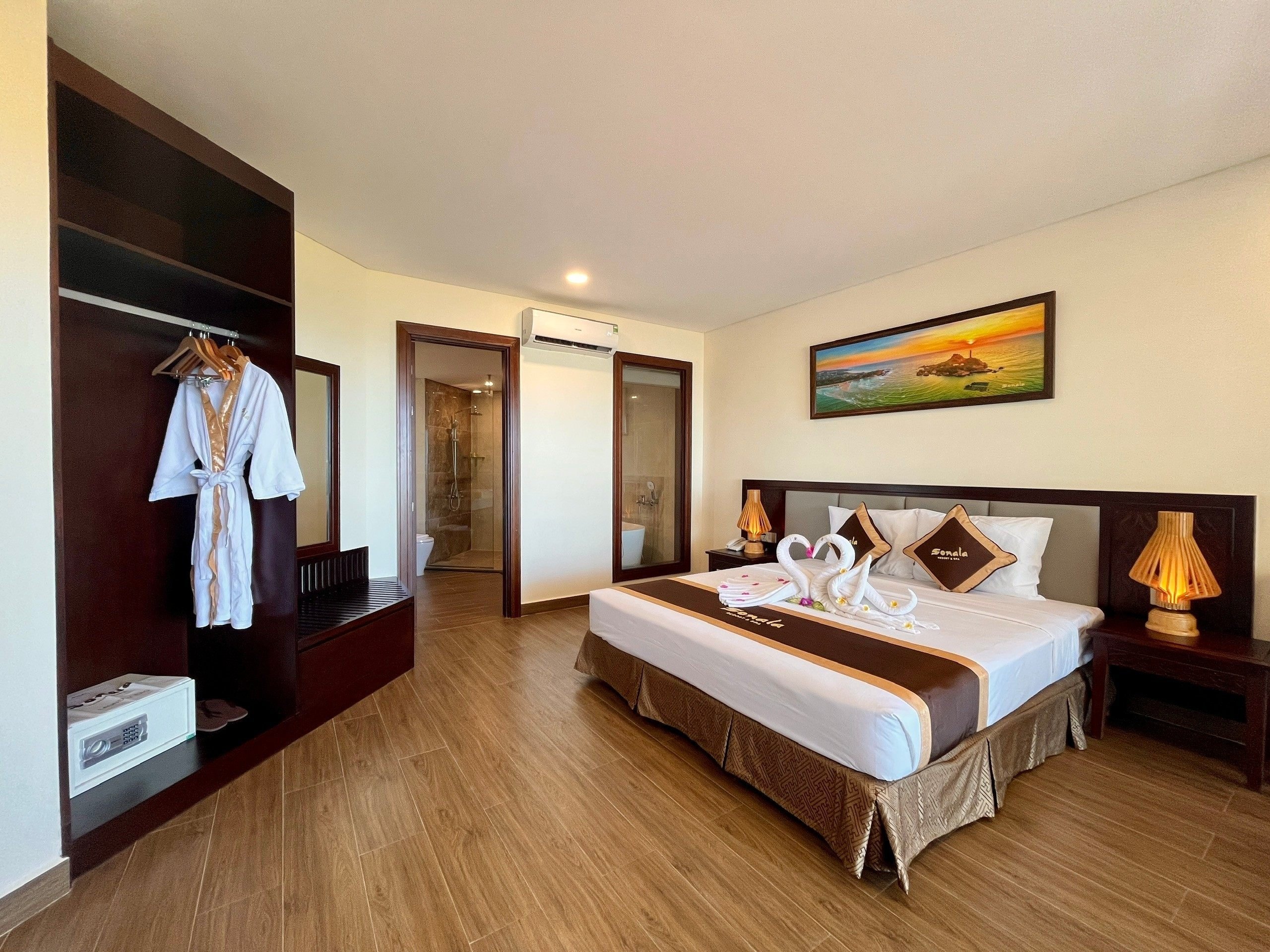 Premium Family Grove View - Featured View