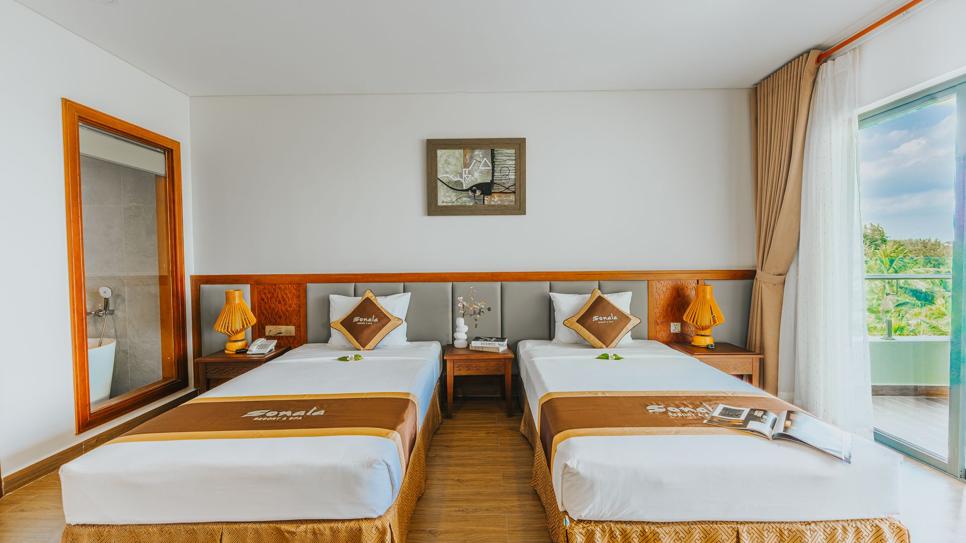 Grand Deluxe - Featured View